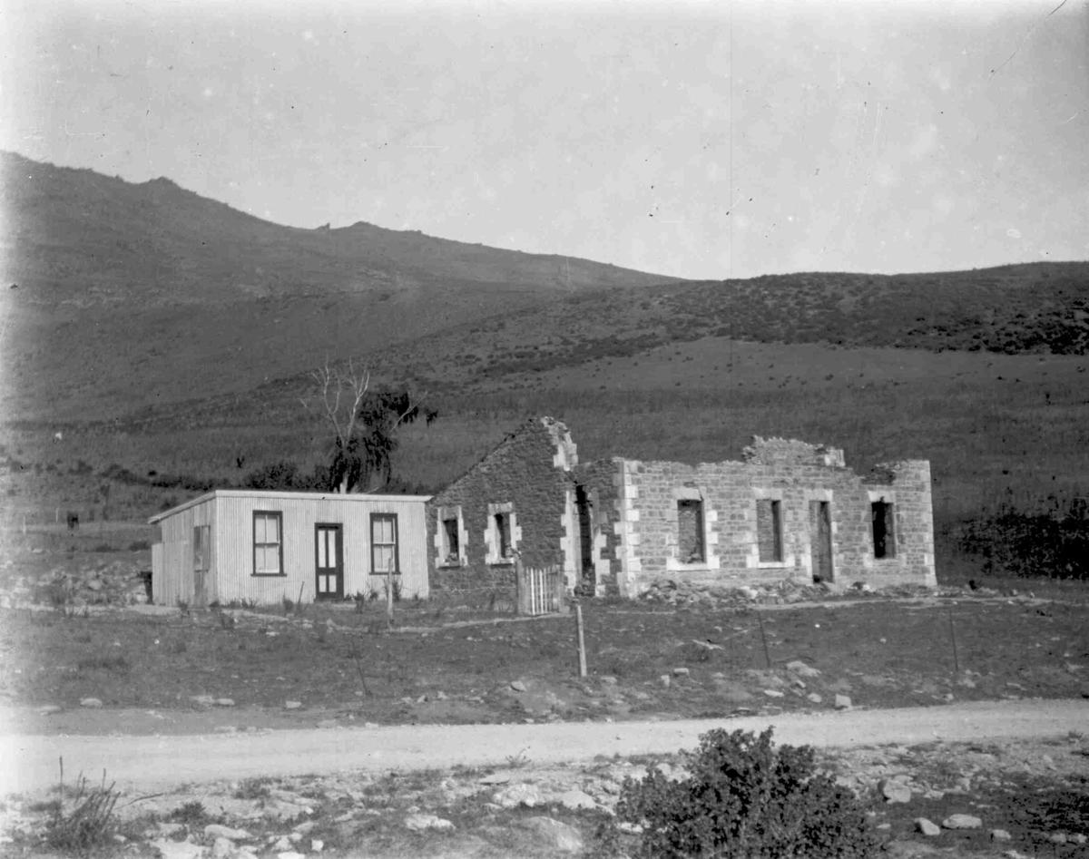 Ruins of Wharekuri Hotel near Aviemore. Culture Waitaki