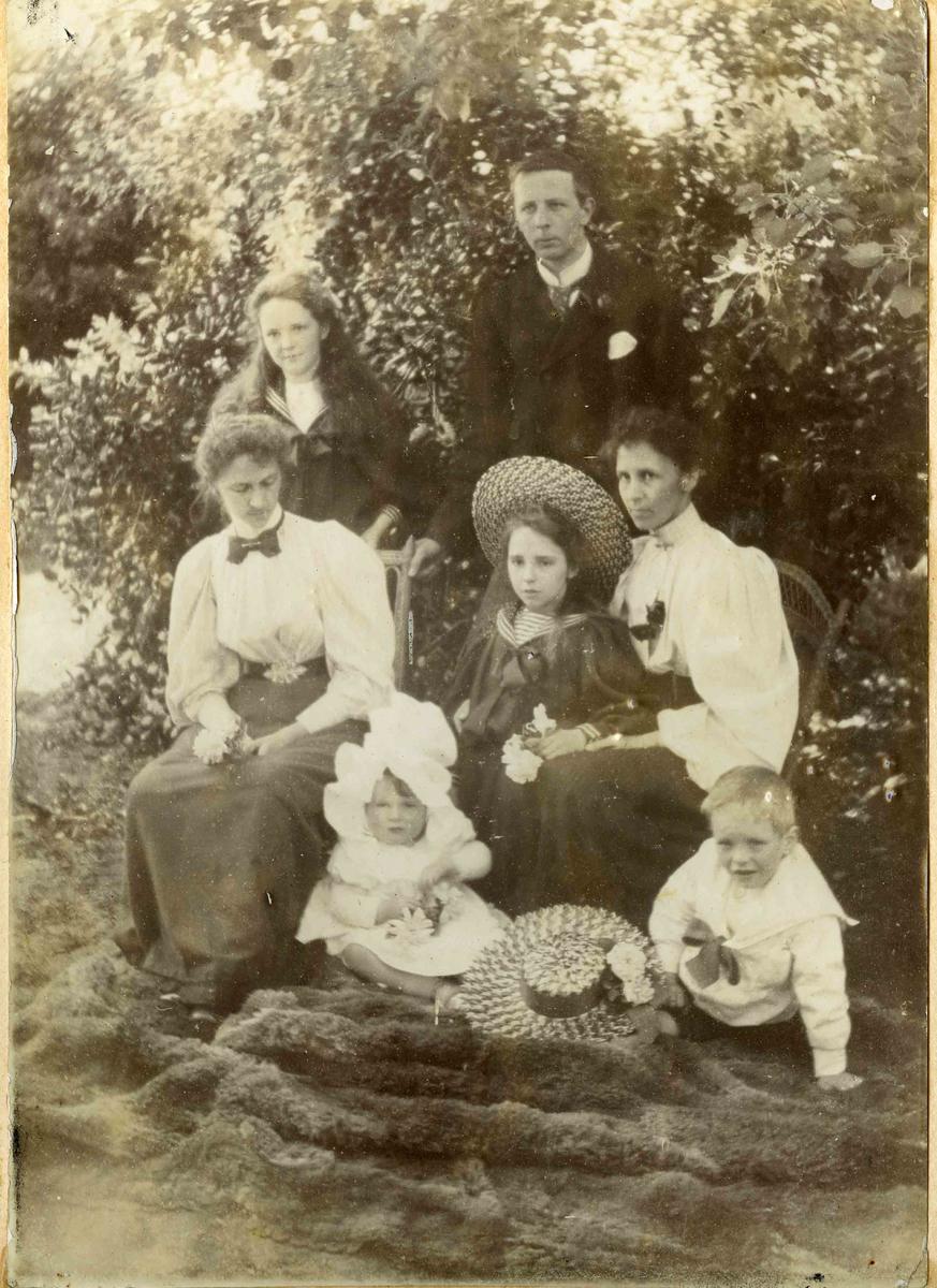 Bicknell family group Culture Waitaki