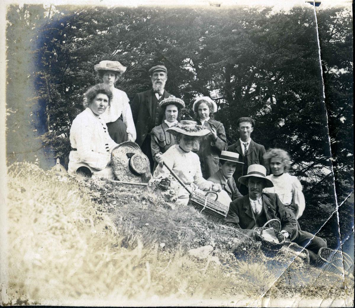 Family picnic at Queenstown Culture Waitaki